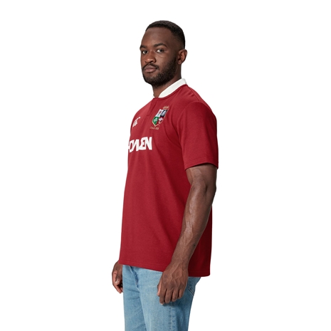 British and Irish Lions Adults Short Sleeve Classic Rugby Shirt - Red - Model Side